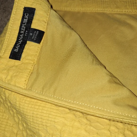 Banana Republic/ yellow midi skirt/ size 4 - Picture 7 of 9